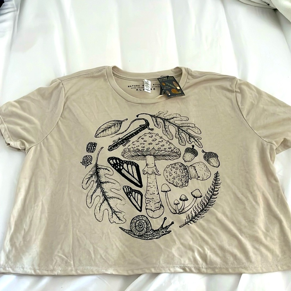 little cropped loose fitting tee!